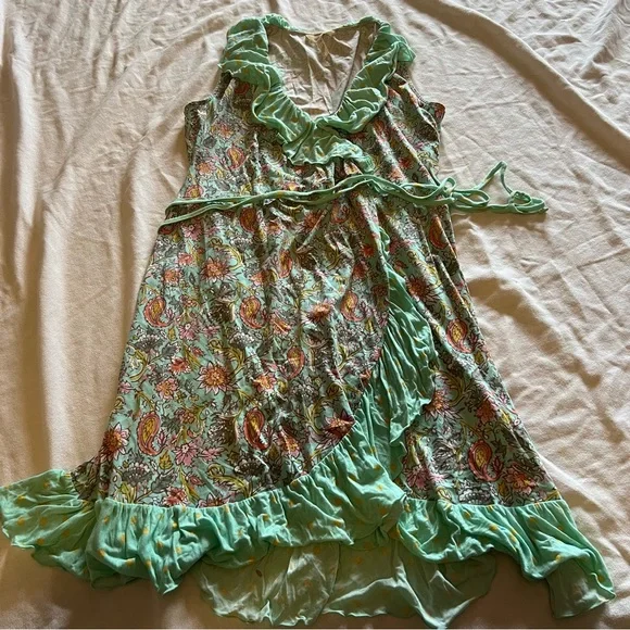 Matilda Jane Mint Green Ruffled edge floral & Paisley print wrap dress. - Picture 2 of 10